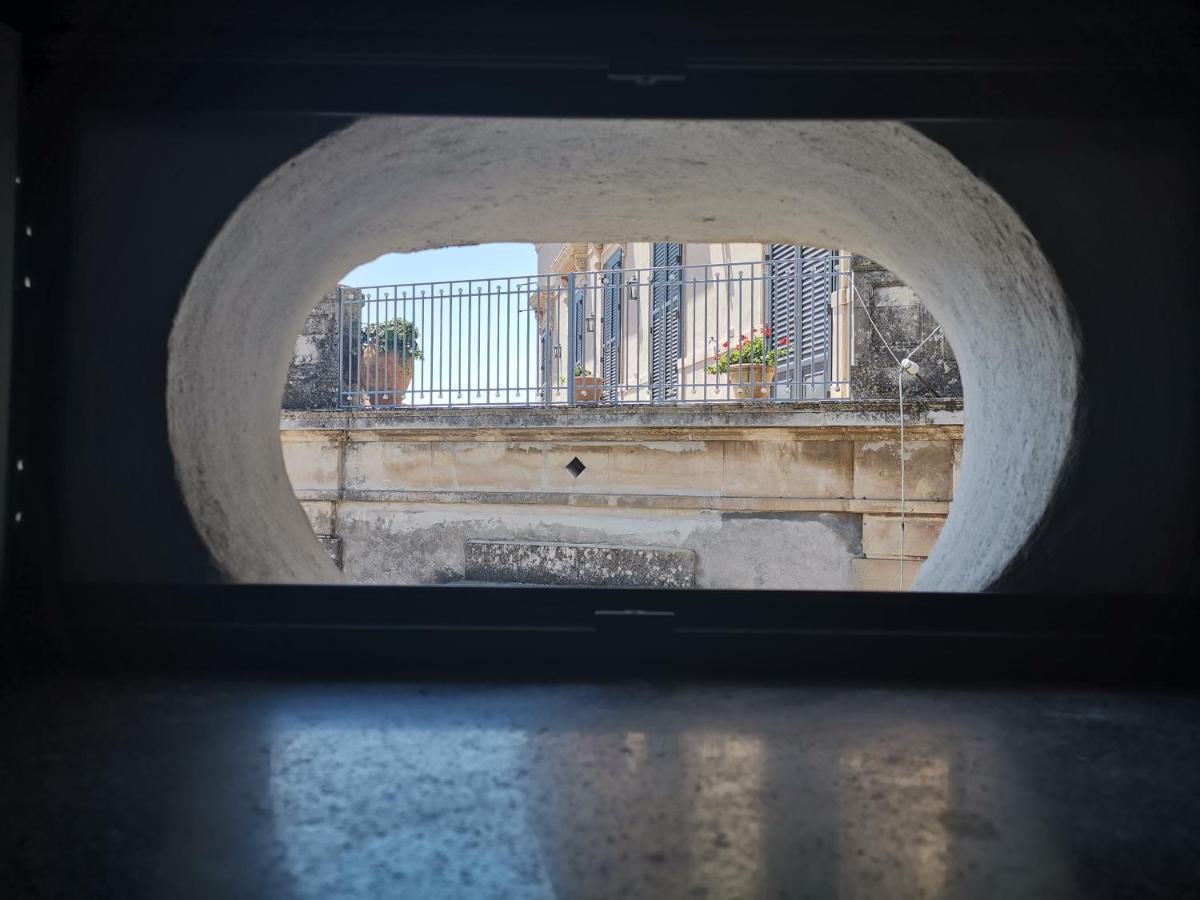 Palazzo Geremia - Le Dimore Dell'Antiquario Apartment Ачиреале Екстериор снимка