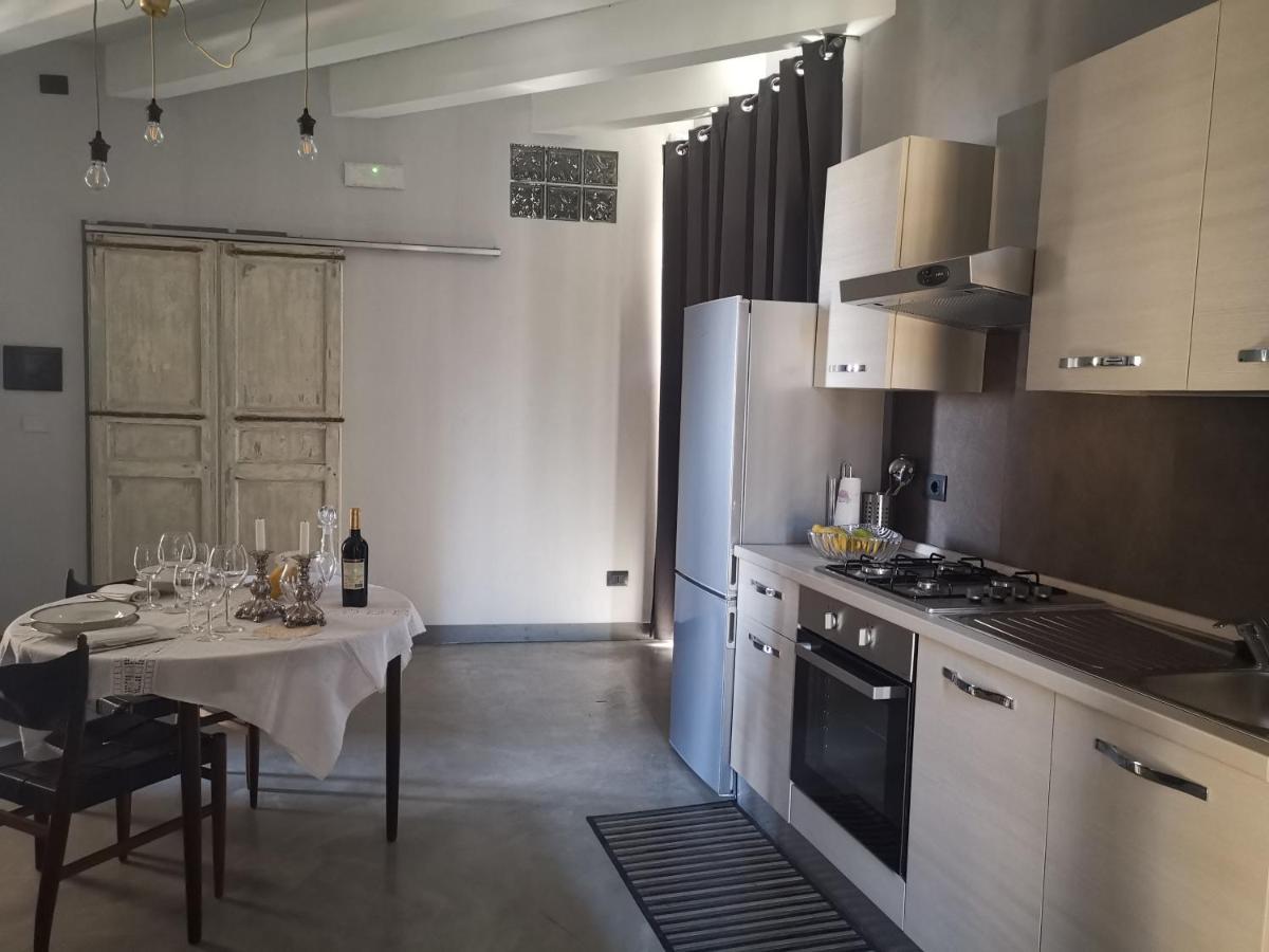 Palazzo Geremia - Le Dimore Dell'Antiquario Apartment Ачиреале Екстериор снимка