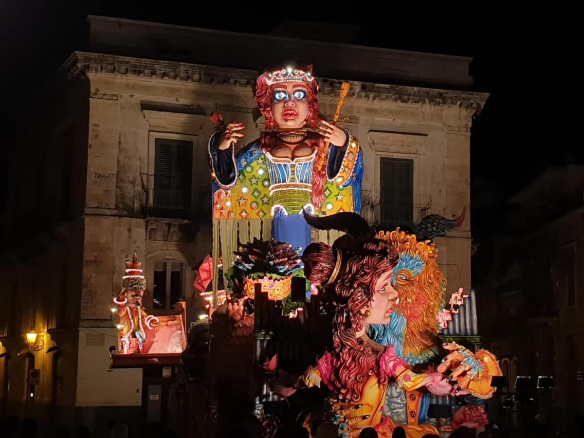 Palazzo Geremia - Le Dimore Dell'Antiquario Apartment Ачиреале Екстериор снимка