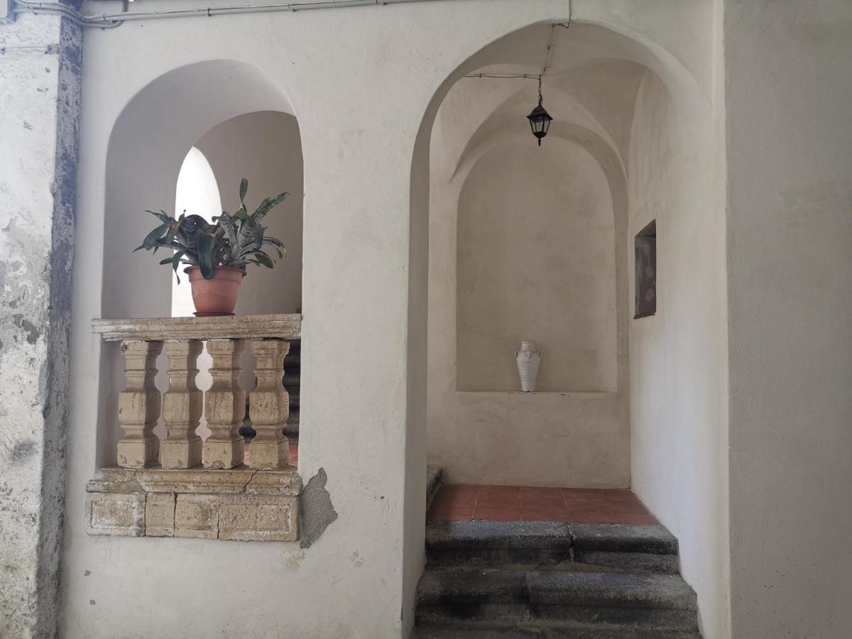 Palazzo Geremia - Le Dimore Dell'Antiquario Apartment Ачиреале Екстериор снимка