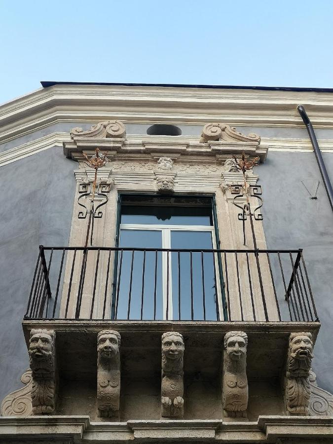 Palazzo Geremia - Le Dimore Dell'Antiquario Apartment Ачиреале Екстериор снимка